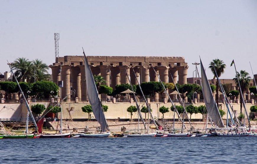 Full-Day East and West Bank Tour